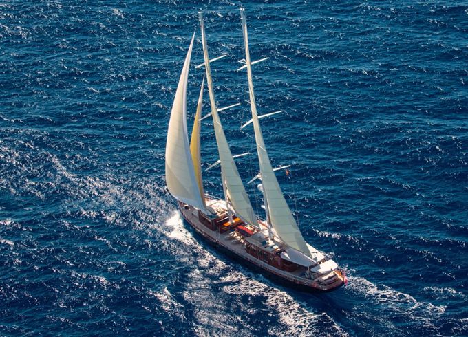 big blue yachting custom schooner with bermuda rig