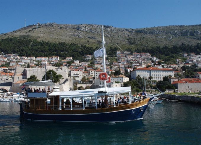 custom build traditional unique wooden boat