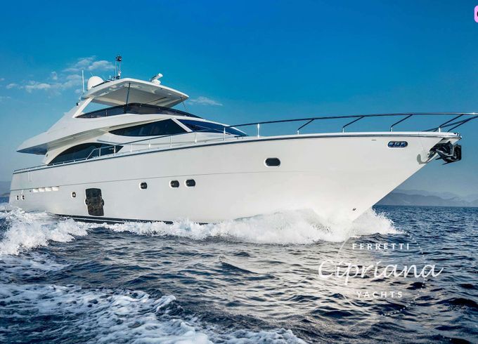 ferretti 830 hard-top