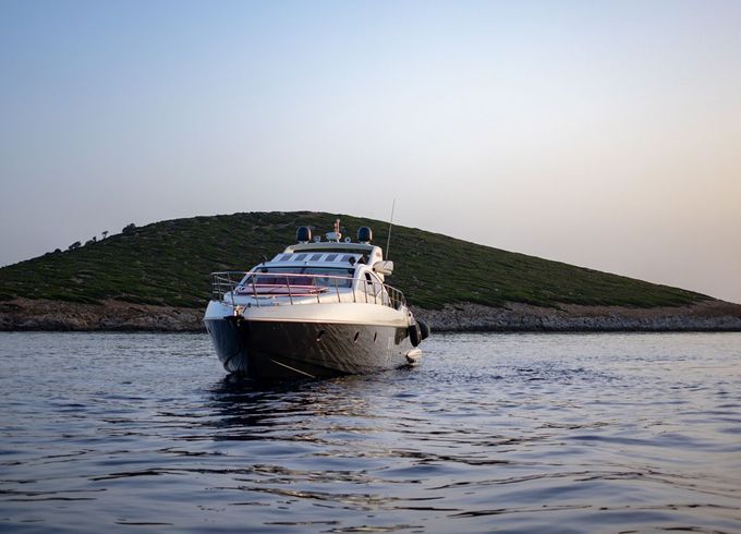 azimut 68s