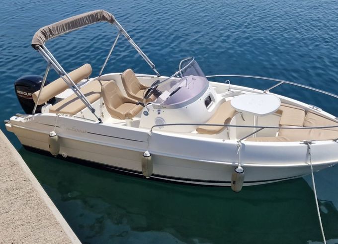 b2 marine cap ferret 572 open