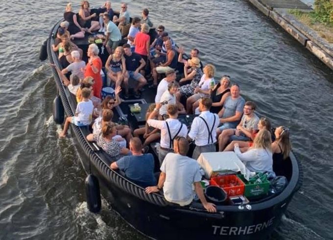gezellige private sloep mét wc .