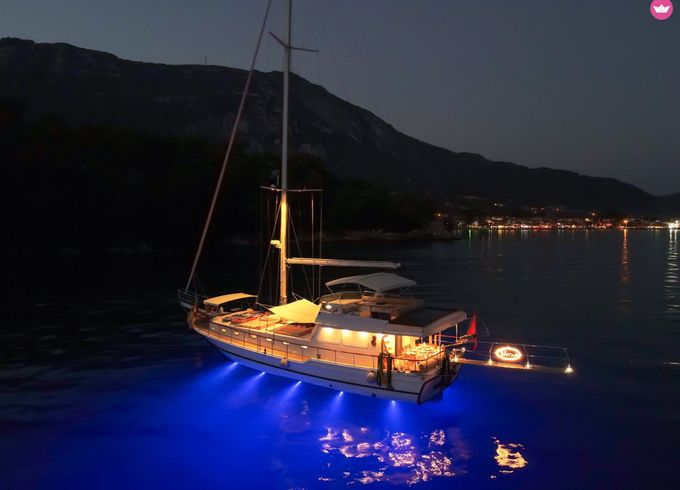 luxury gulet with a capacity of 6 people 2022