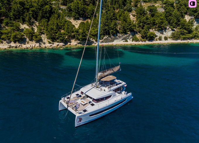catana bali 4.8 - 6 + 1 cab.