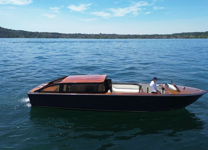 limousine boat venetian taxi taxi veneziano