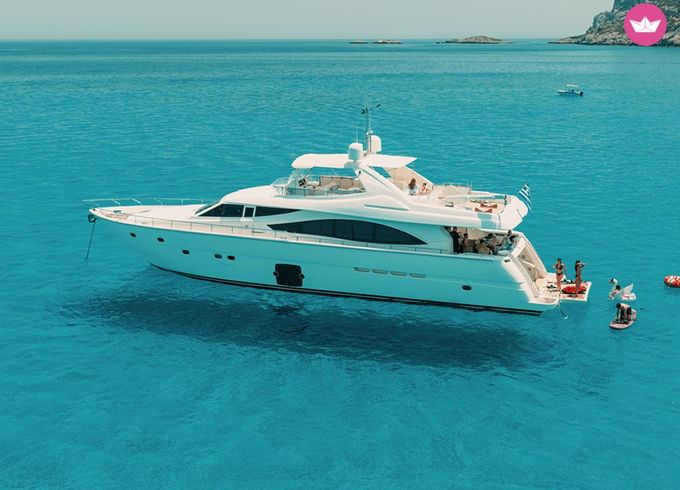 ferretti 830