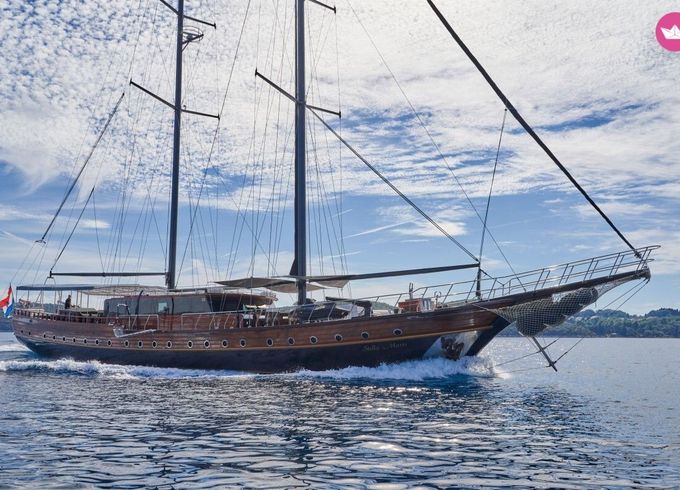 custom sail yacht