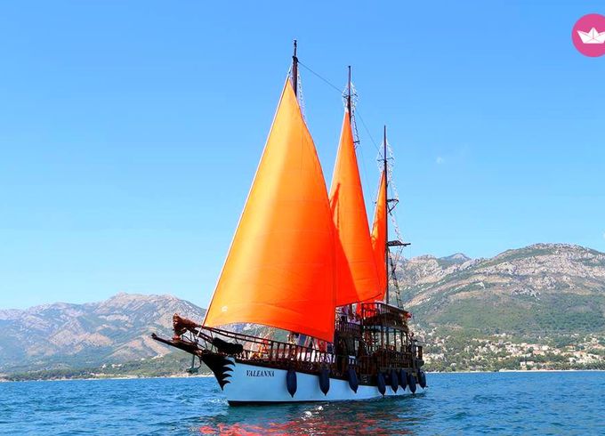 custom luxury old yacht