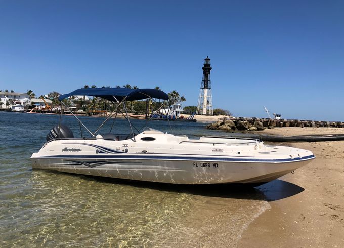 Hurricane Deck Boat 23