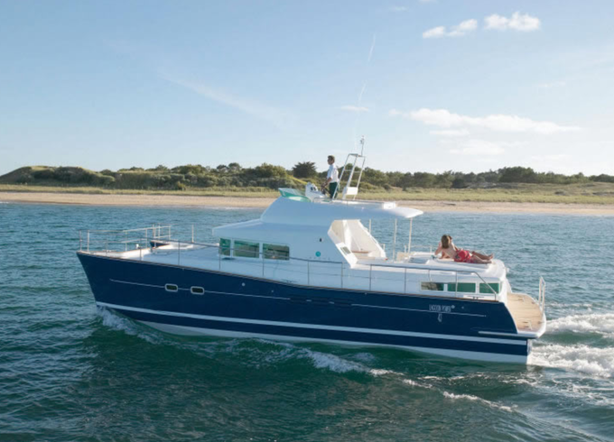 СATAMARAN LAGOON POWER 43