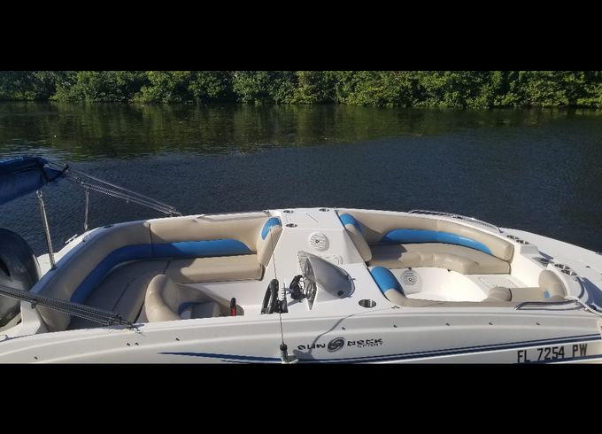 Hurricane SunDeck 19