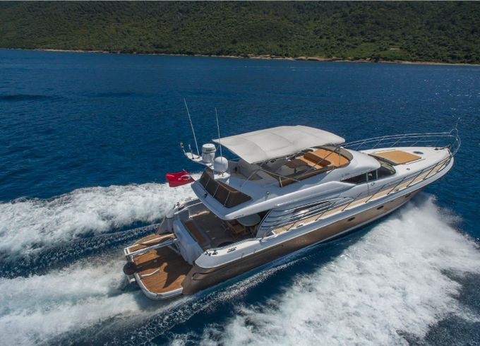 A Sunseeker Manhattan 62 Flybridge