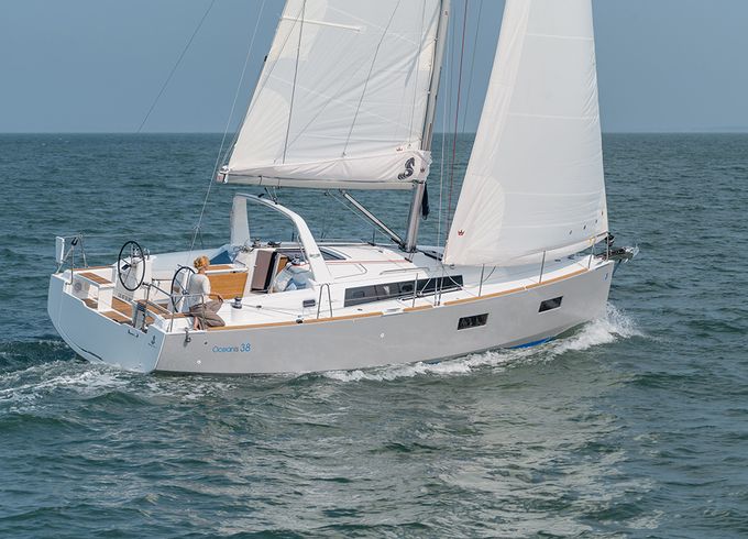 Sailing yacht Oceanis 38 - Martine