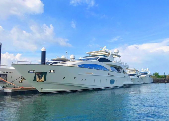 Azimut Jumbo 105'