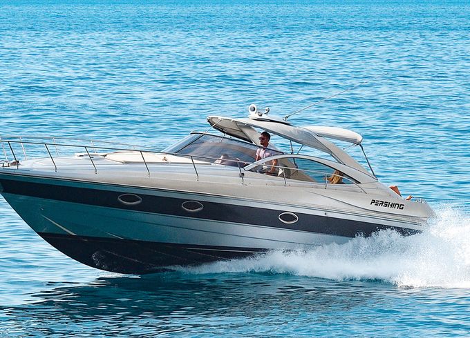Pershing 37