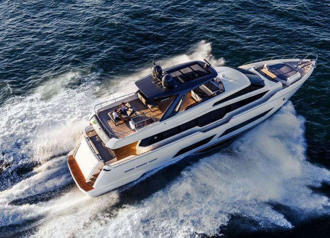 Ferretti 850 Fly