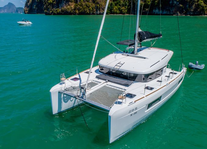 S/Y Cloud Dancer