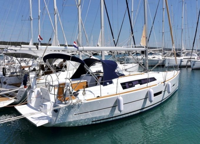 DUFOUR 382 BT - THELMA