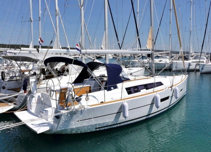 DUFOUR 382 BT - LOUISE