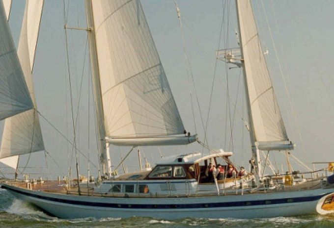 Sailing T