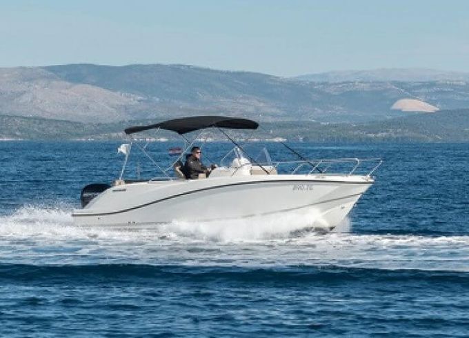 Quicksilver Activ 675 Open