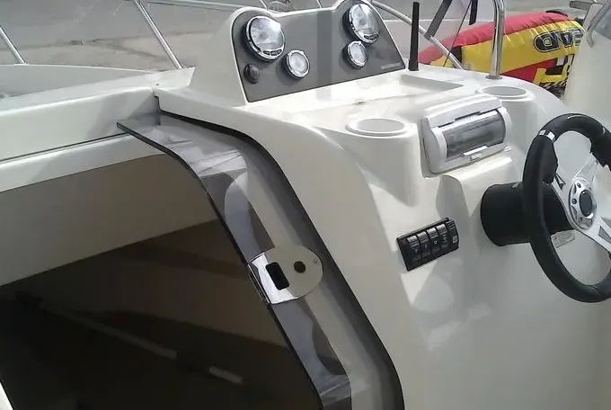 Quicksilver Activ 675 Open