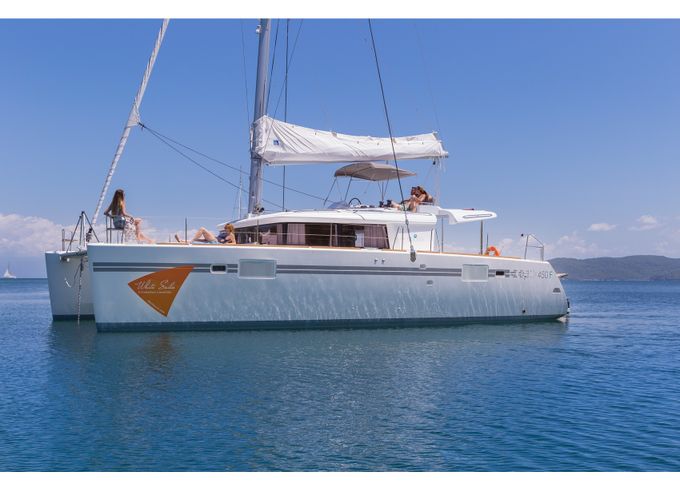 Kon Tiki ( A/C , generator , watermaker )