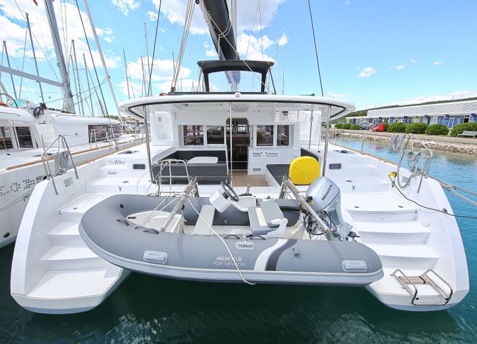 PRETTY ALICE AC all + generator + OB 20HP