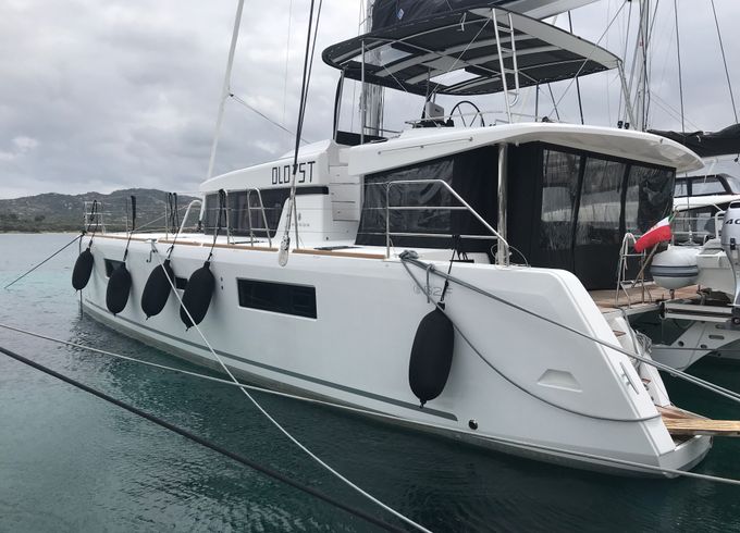 Dugongo II (A/C, WM, Generator, Inverter, Tender Lift)