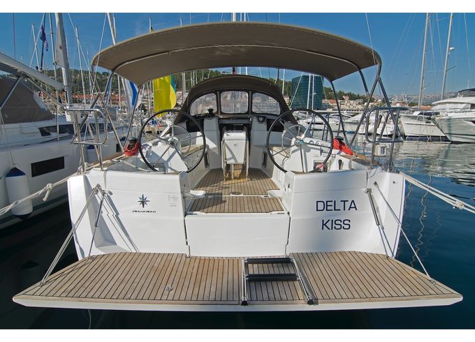 Delta Kiss