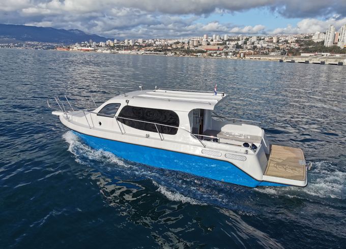AC DC Daycruiser 12.0