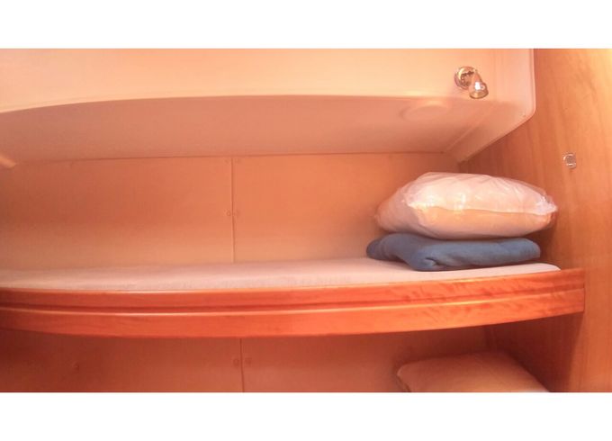 Cabin charter-Bavaria 46 Cabin 2 (Bunk Beds)