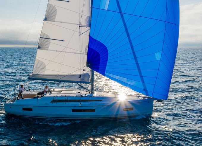 Vienna Nano | Solar Panel, Inverter, Bow Thruster