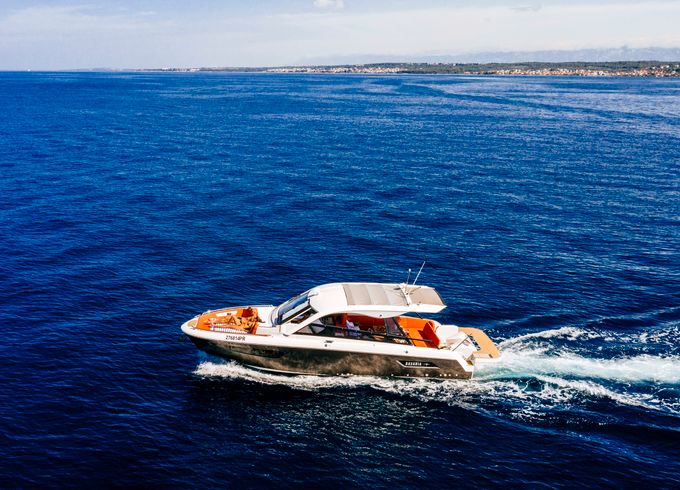 Bavaria Vida 33