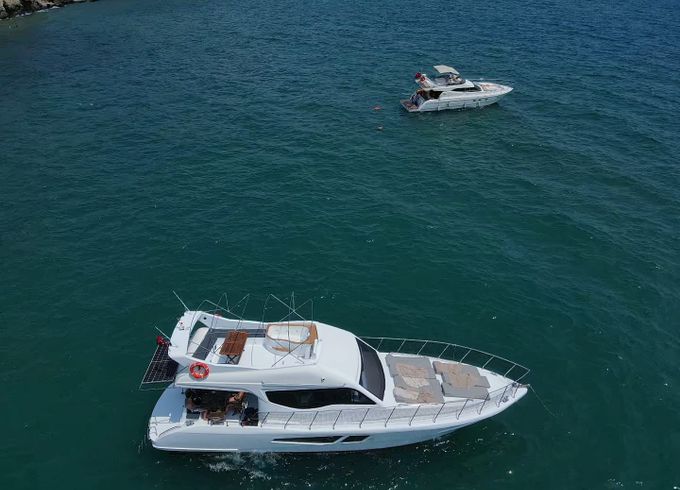 YACHT LUXURY FREEDOM