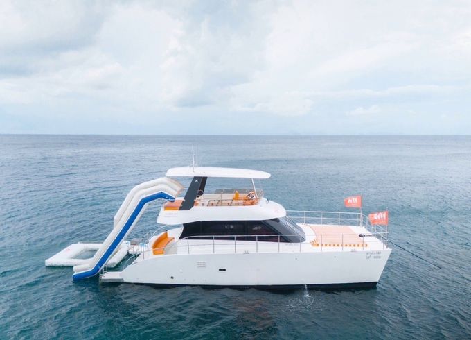 POWER CATAMARAN 48FT