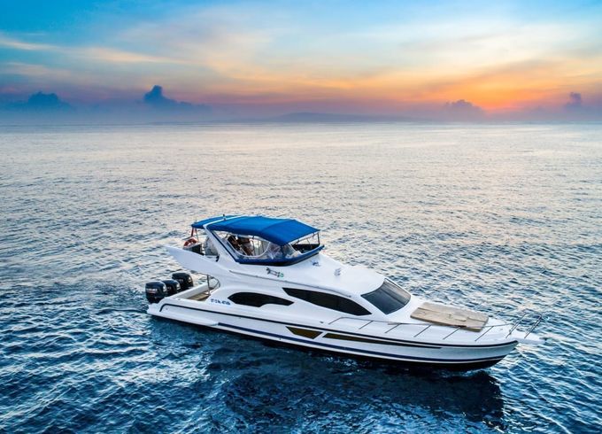 FAST CRUISER YACHT