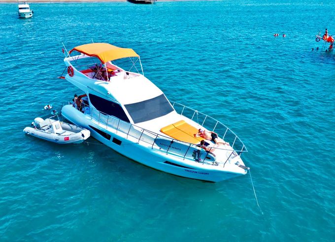 Freedom Luxury Jacuzzi Yacht