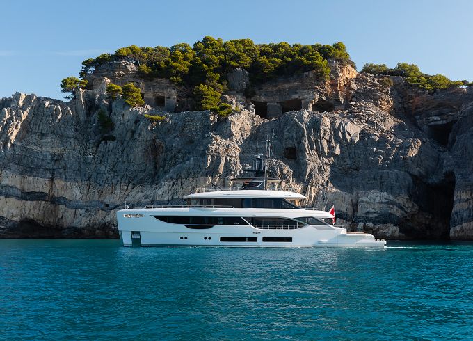 Benetti Oasis 34M