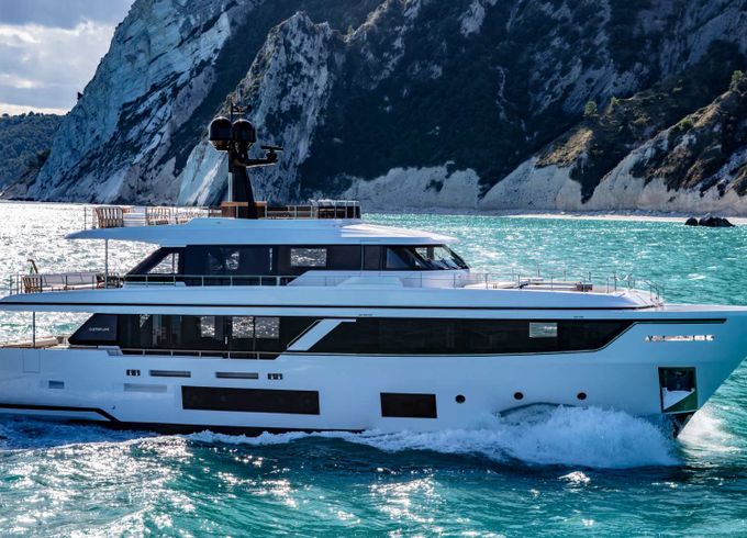 Custom Line Navetta 30