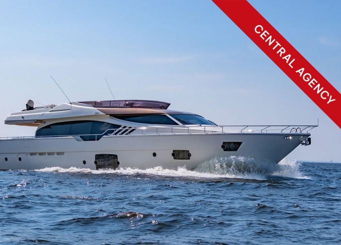 Ferretti 870
