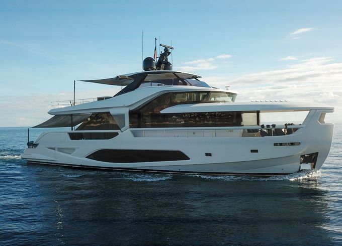 Ferretti Infynito 80