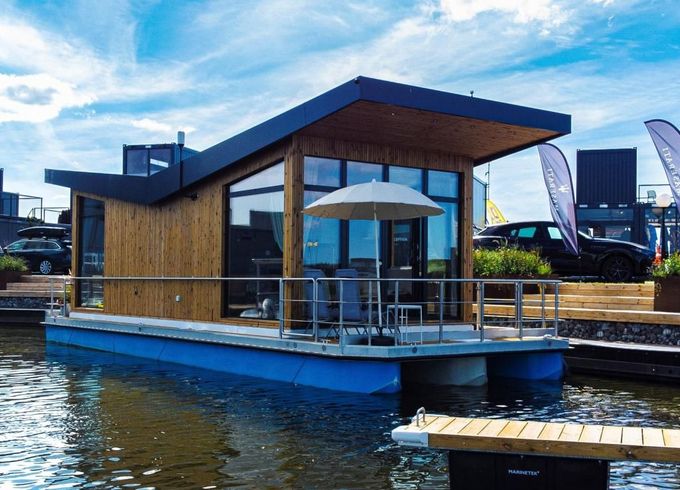 Twin Butterfly Houseboat