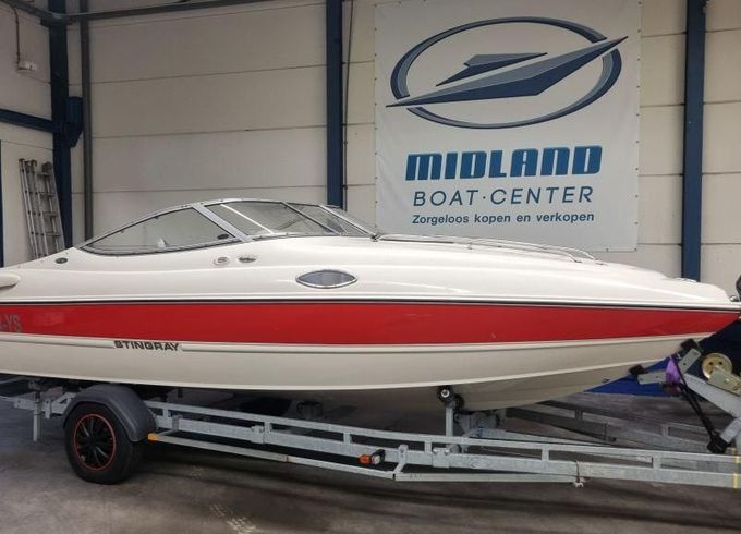 Stingray 205 CX 5.0 MPI met trailer en slechts 14
