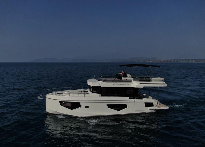 Cobra Maestro 42 Flybridge