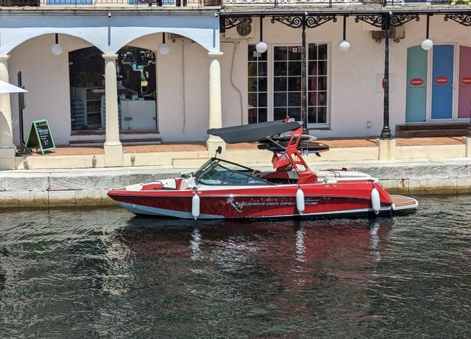 Correct Craft Super Air Nautique 210
