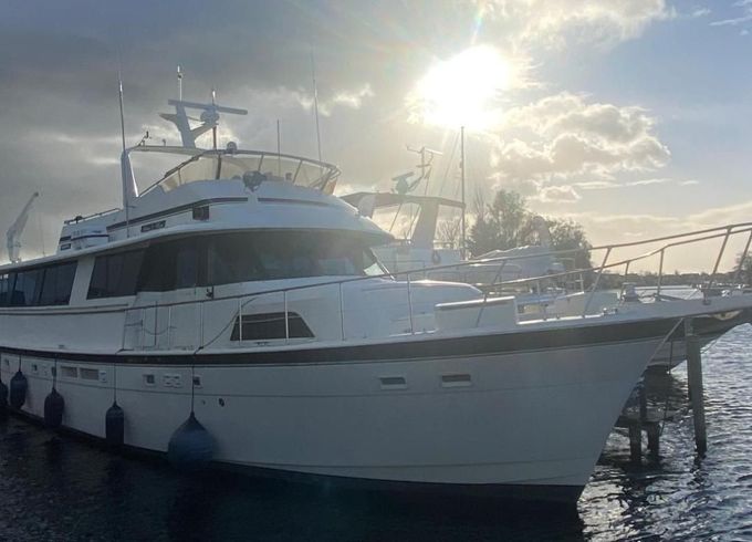 Hatteras 70 Fly ( Varend Woonschip )