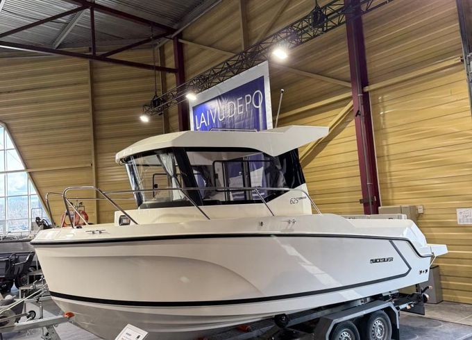 Quicksilver Pilothouse 625