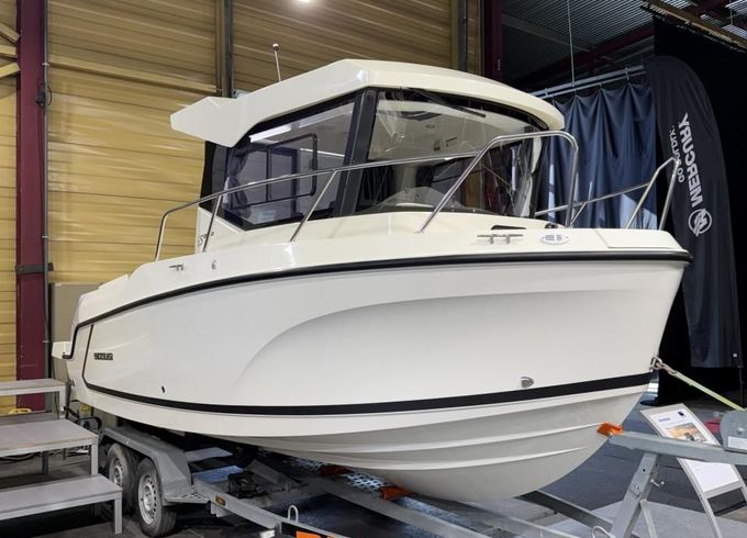 Quicksilver Pilothouse 625