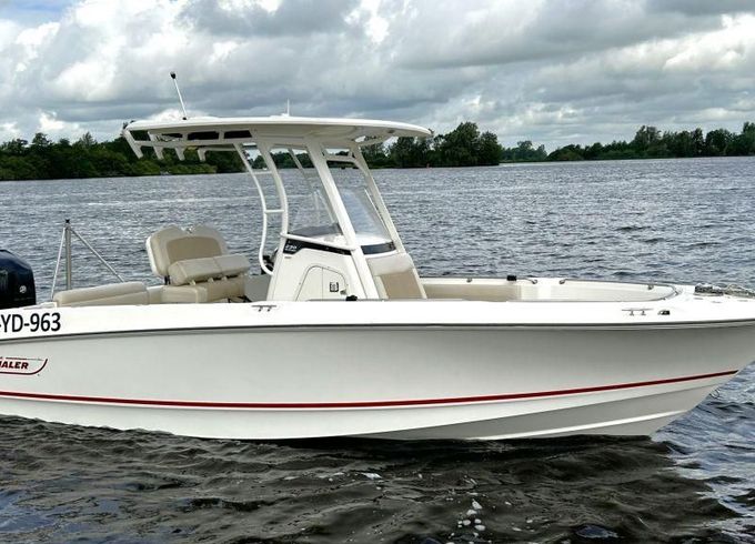 Boston Whaler 230 Outrage